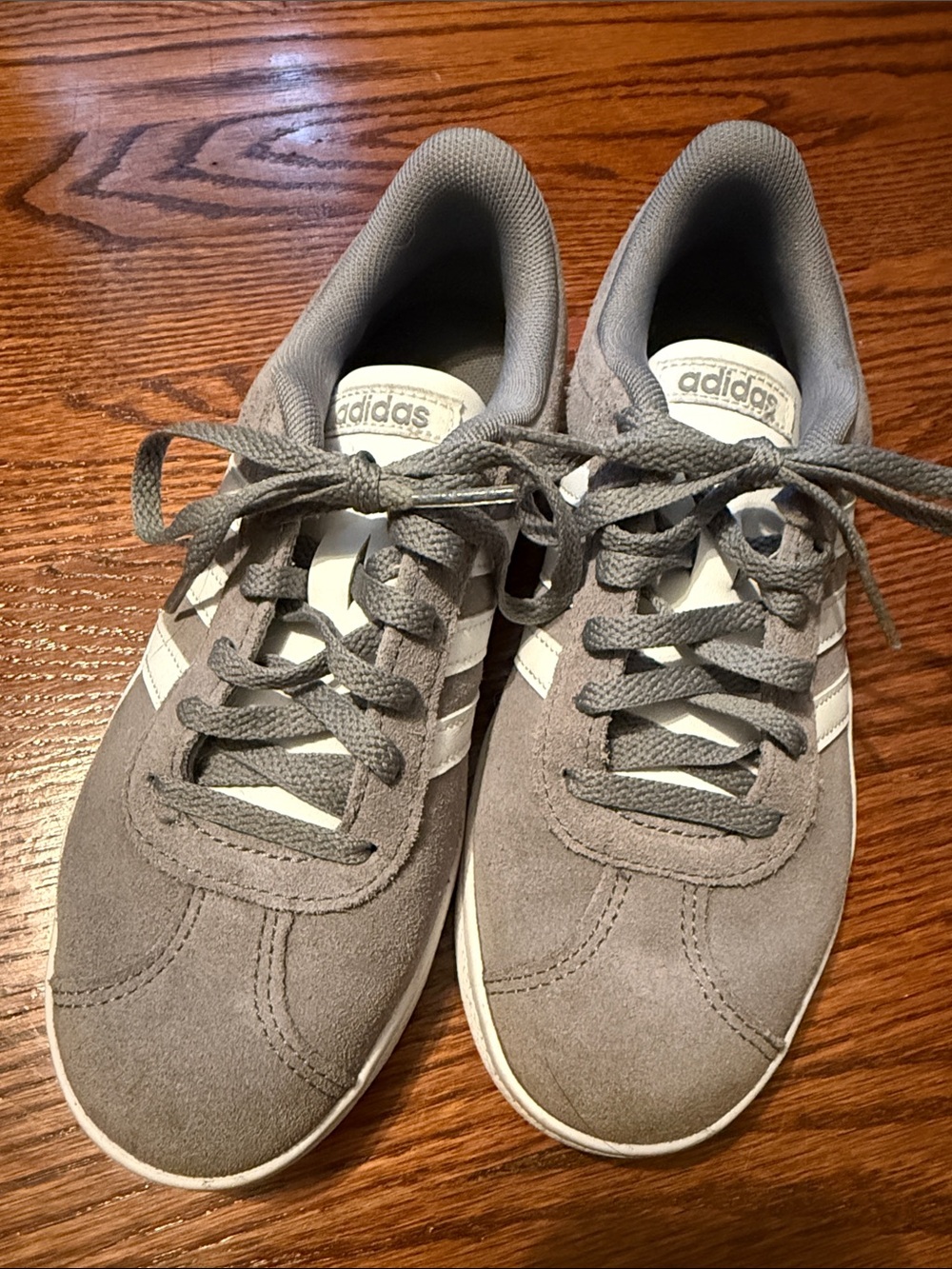 Adidas Kid’s Size 3 Suede Sneaker in Gray